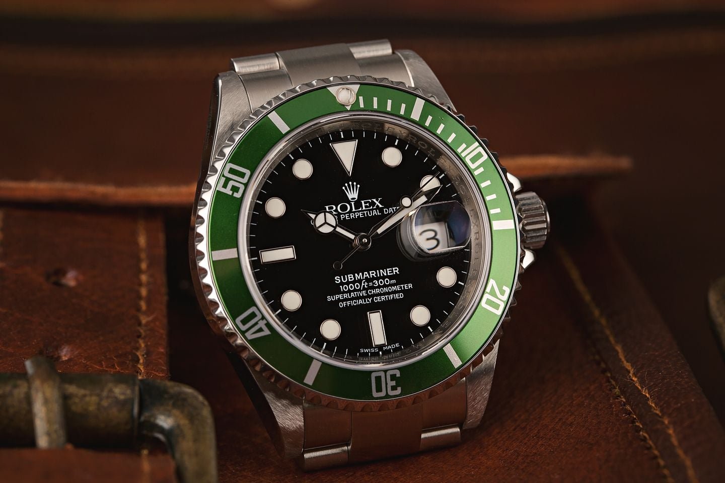 Rolex Submariner ref. 16610LV "Kermit" Green Rolex Submariner Watches Hulk vs Kermit 16610LV