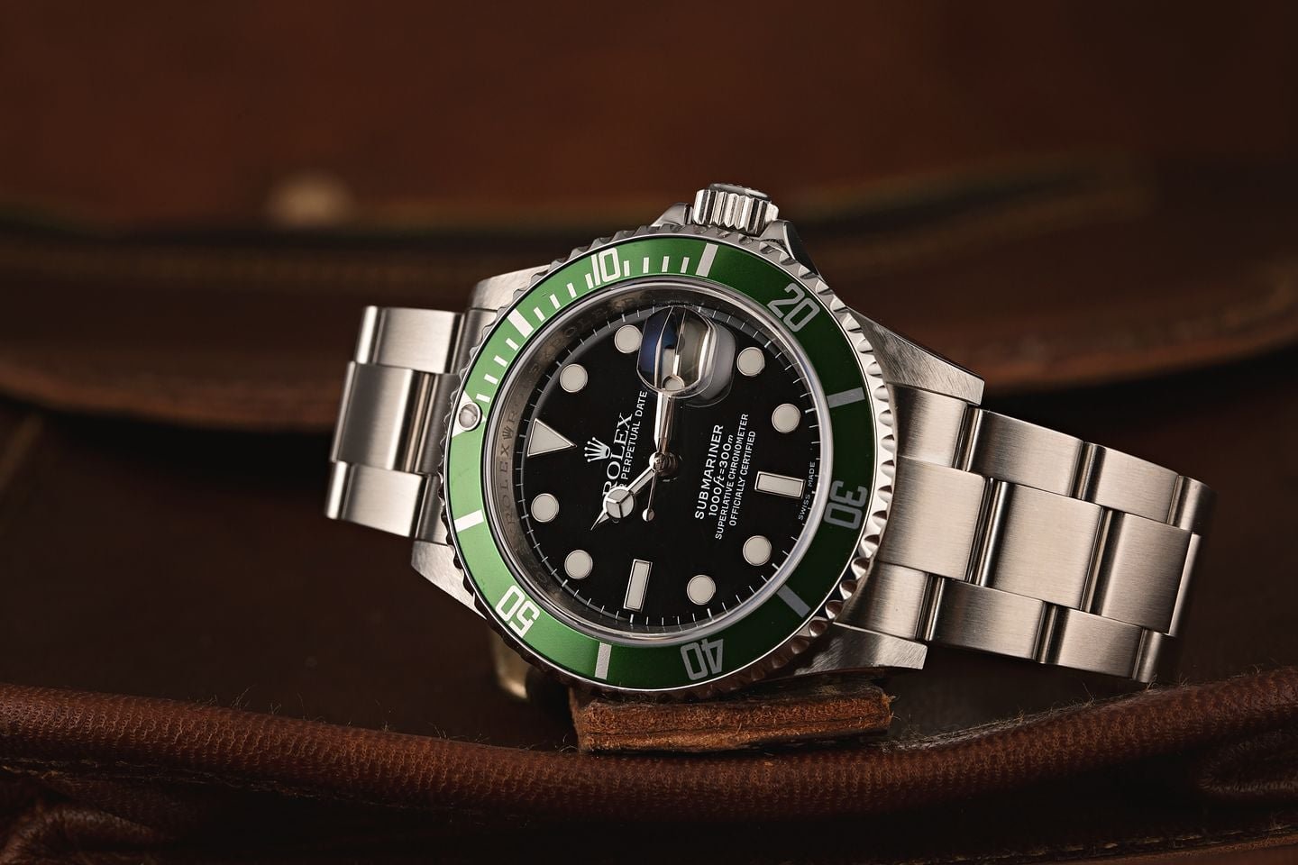 50th Anniversary Rolex Submariner ref. 16610LV "Kermit" Green Rolex Submariner Hulk vs Kermit 16610 LV
