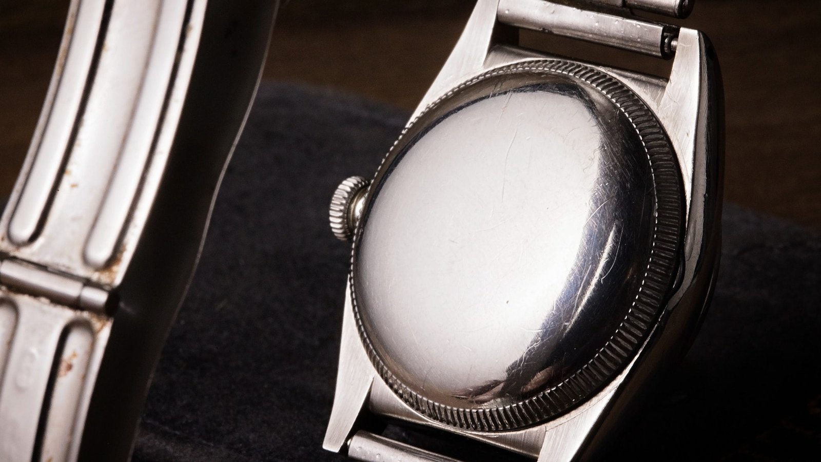 The 'Bubble' Caseback, Case Diameter, and Materials The 'Bubble' Caseback, Case Diameter, and Materials