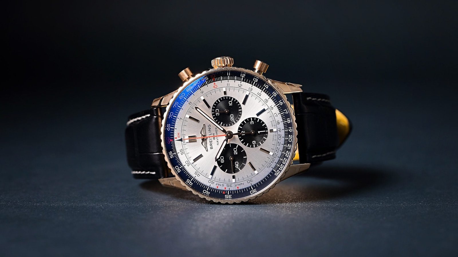 Breitling Navitimer Review B01 Side