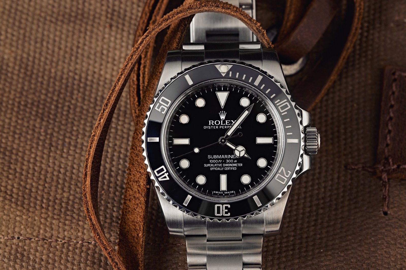 Rolex Submariner No-Date ref. 114060 Rolex Submariner Date versus Submariner No-Date Comparison